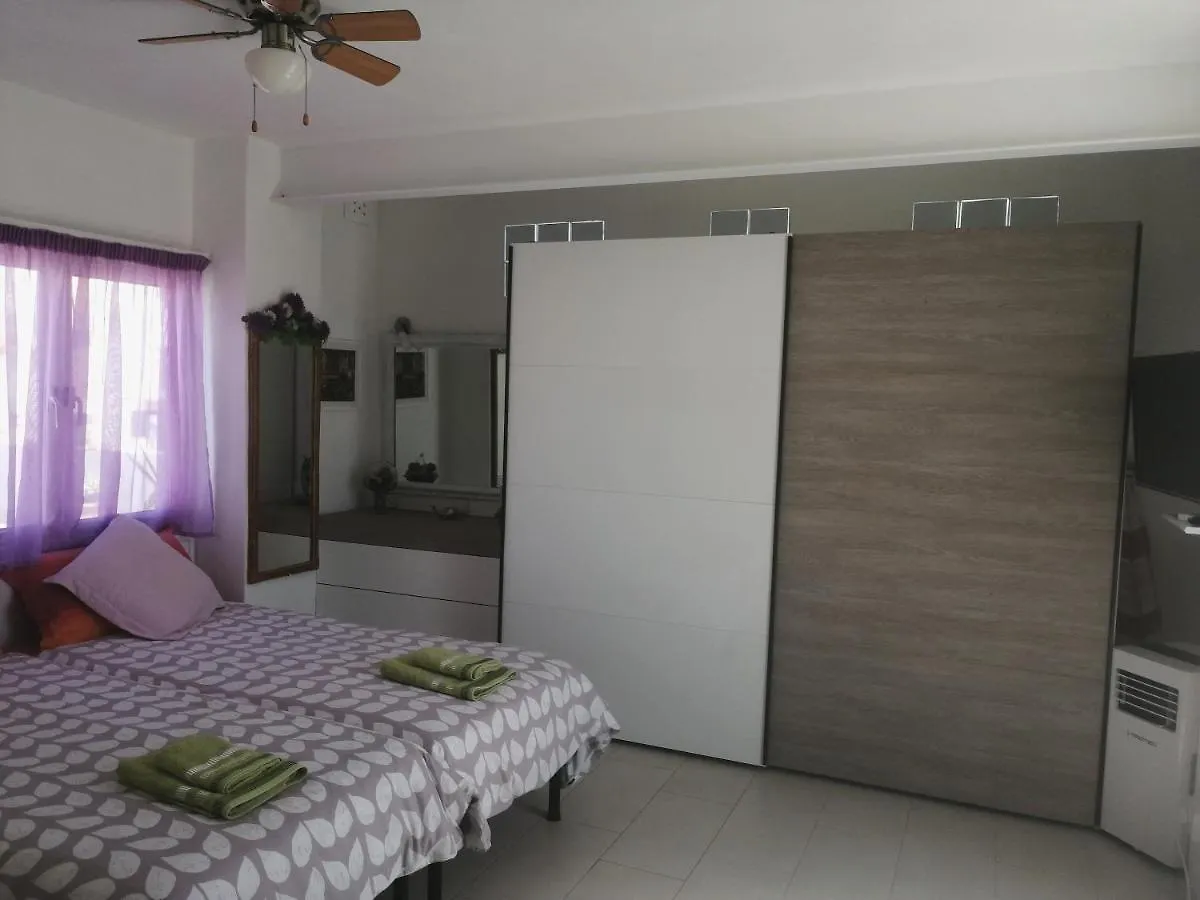 Studio Apartment With Private Terrace, Jacuzzi & Views Mosta Malta